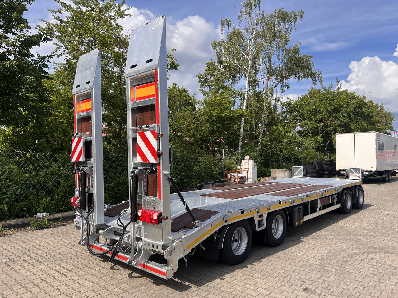 Möslein T4 VB H1 gerade neuer 4 Achs Tieflader gerade hydraulischen Rampen - Low loader trailer: picture 5 Möslein T4 VB H1 gerade neuer 4 Achs Tieflader gerade hydraulischen Rampen - Low loader trailer: picture 5