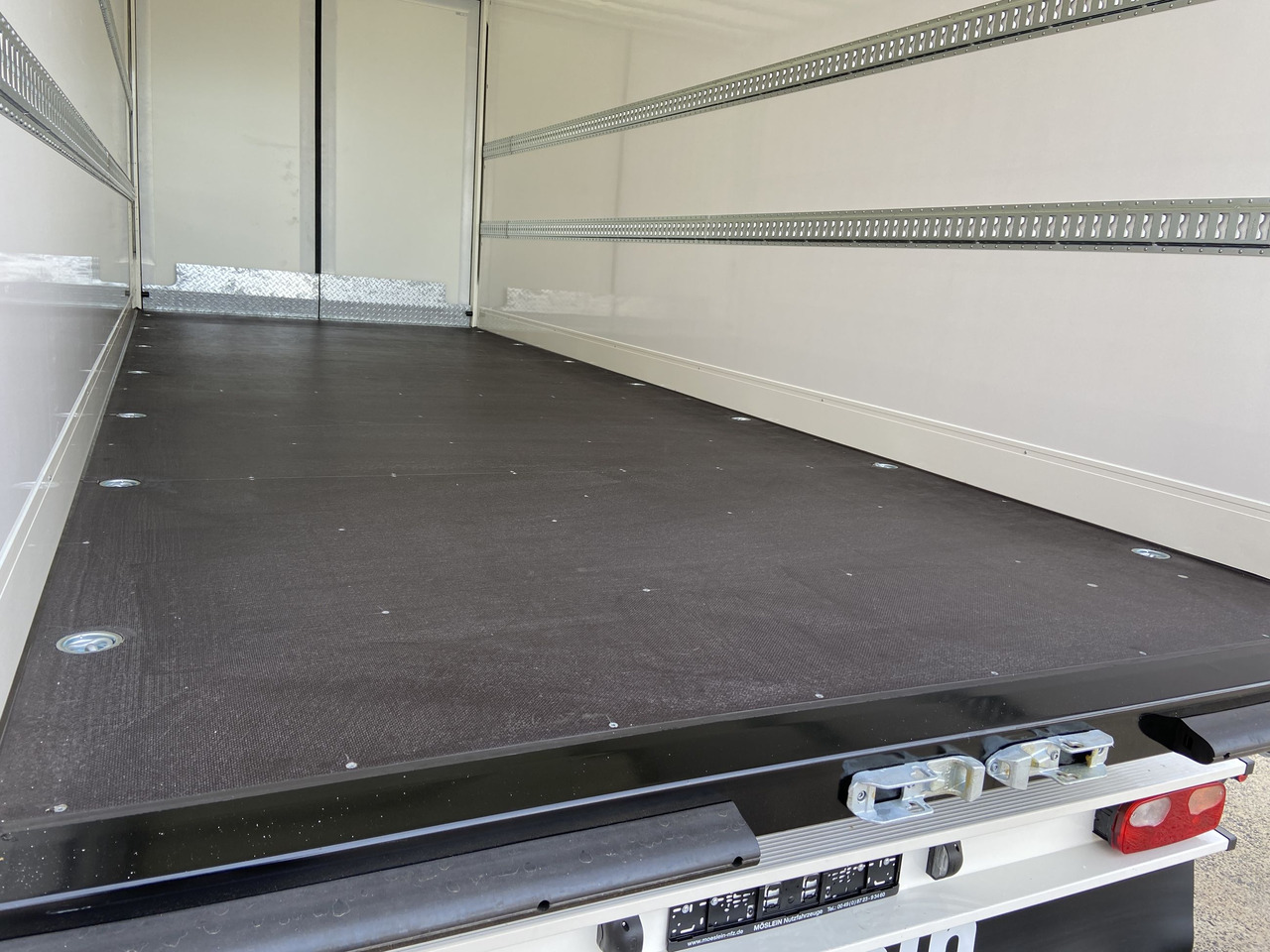 Möslein TKO 105 D 6m weiß Tandem- Koffer, Durchladbar, -- Neufahrzeug -- - Closed box trailer: picture 3 Möslein TKO 105 D 6m weiß Tandem- Koffer, Durchladbar, -- Neufahrzeug -- - Closed box trailer: picture 3