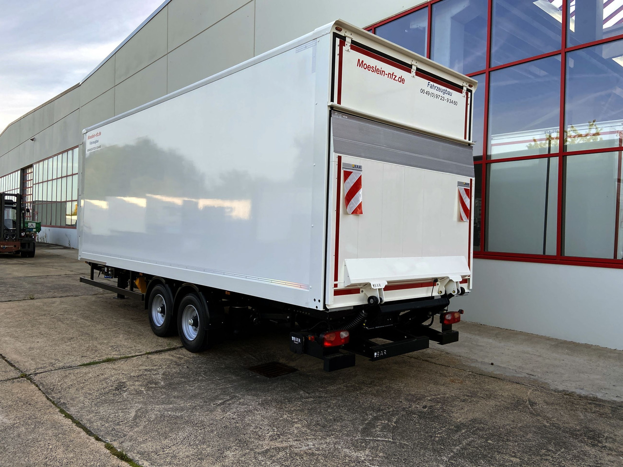 New Closed box trailer Möslein TKO105 D-L 6 m  10 t GG Tandem Koffer, Ladebordwand+ Durchladbar, 6,20 m: picture 13