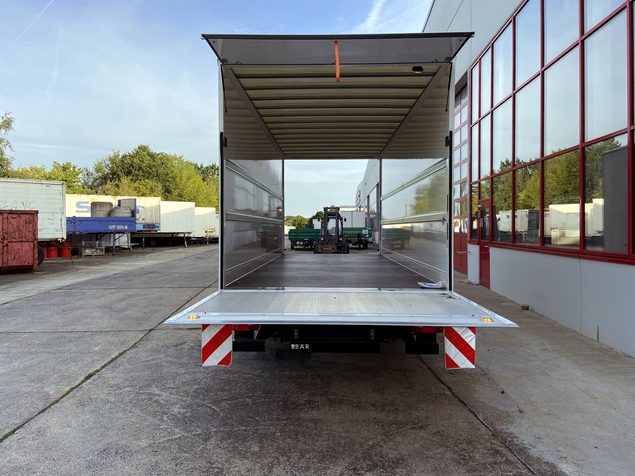 New Closed box trailer Möslein TKO105 D-L 6 m  10 t GG Tandem Koffer, Ladebordwand+ Durchladbar, 6,20 m: picture 10
