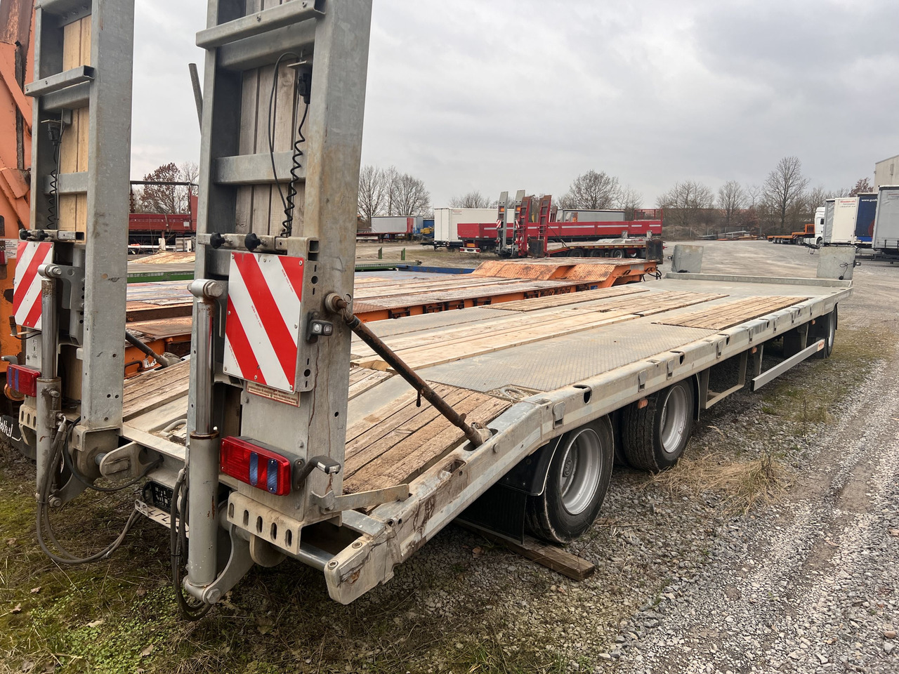 Möslein TO 3 F Schwebheim 3 Achs Tiefladeranhänger 9 m Ladefläche - Low loader trailer: picture 3 Möslein TO 3 F Schwebheim 3 Achs Tiefladeranhänger 9 m Ladefläche - Low loader trailer: picture 3