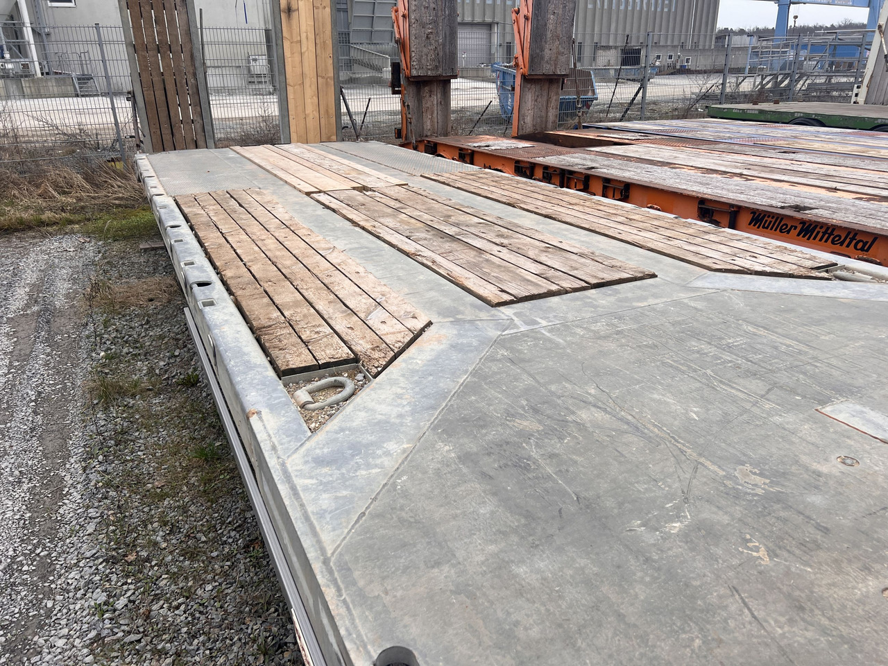 Möslein TO 3 F Schwebheim 3 Achs Tiefladeranhänger 9 m Ladefläche - Low loader trailer: picture 2 Möslein TO 3 F Schwebheim 3 Achs Tiefladeranhänger 9 m Ladefläche - Low loader trailer: picture 2