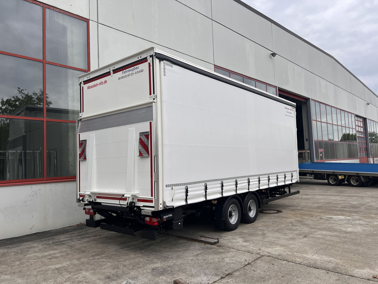 Möslein TPS 105 D-L Planenanhänger, Ladebordwand + Durchladbar neuwertig - Curtainsider trailer: picture 2 Möslein TPS 105 D-L Planenanhänger, Ladebordwand + Durchladbar neuwertig - Curtainsider trailer: picture 2