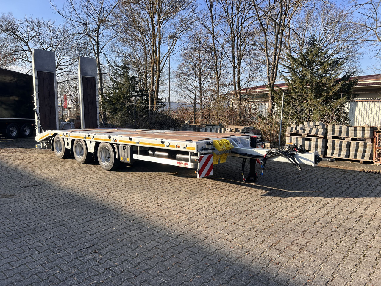 Möslein TT 34 Zugrohr Gerade 34 t GG Tridem- Tieflader 3 Achs, gelenktNeufahrzeug - Low loader trailer: picture 4 Möslein TT 34 Zugrohr Gerade 34 t GG Tridem- Tieflader 3 Achs, gelenktNeufahrzeug - Low loader trailer: picture 4