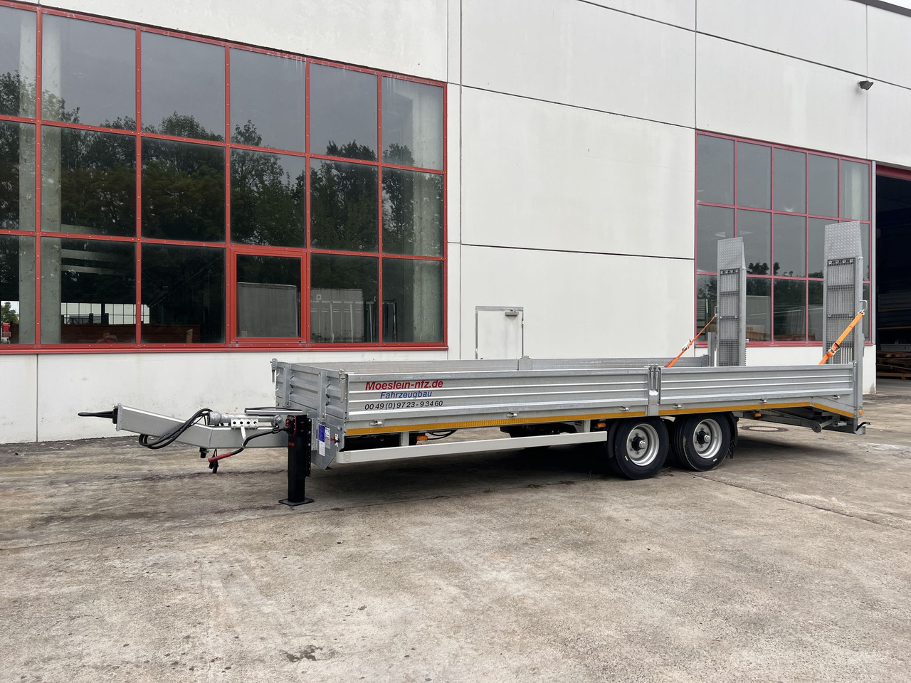 Möslein TTT 11- 7,28  Neuer Tandemtieflader, 7,28 m Ladefläche - Low loader trailer: picture 1 Möslein TTT 11- 7,28  Neuer Tandemtieflader, 7,28 m Ladefläche - Low loader trailer: picture 1