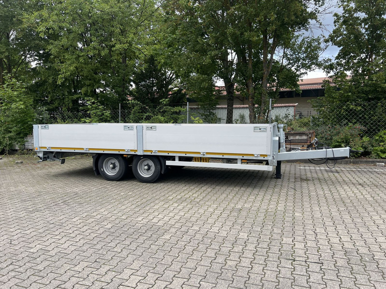 Möslein Tandem Pritsche- Tieflader mit Rungentaschen - Dropside/ Flatbed trailer: picture 3 Möslein Tandem Pritsche- Tieflader mit Rungentaschen - Dropside/ Flatbed trailer: picture 3