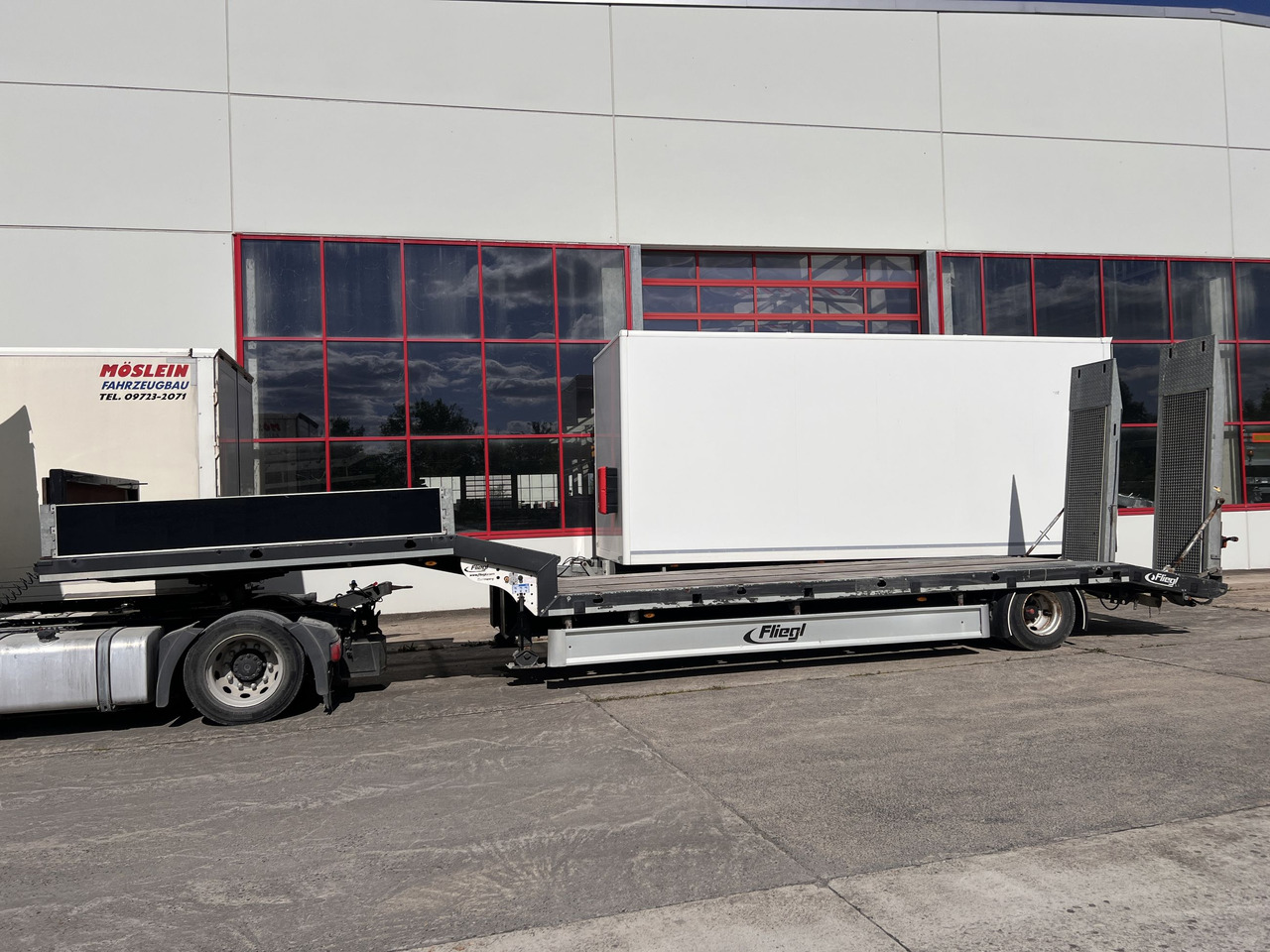 Müller Mitteltal T  1 Achs Satteltieflader - Low loader semi-trailer: picture 4 Müller Mitteltal T  1 Achs Satteltieflader - Low loader semi-trailer: picture 4