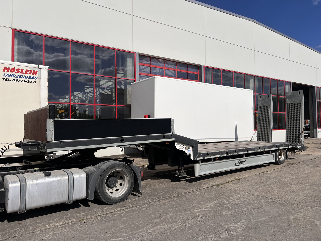 Müller Mitteltal T  1 Achs Satteltieflader - Low loader semi-trailer: picture 3 Müller Mitteltal T  1 Achs Satteltieflader - Low loader semi-trailer: picture 3