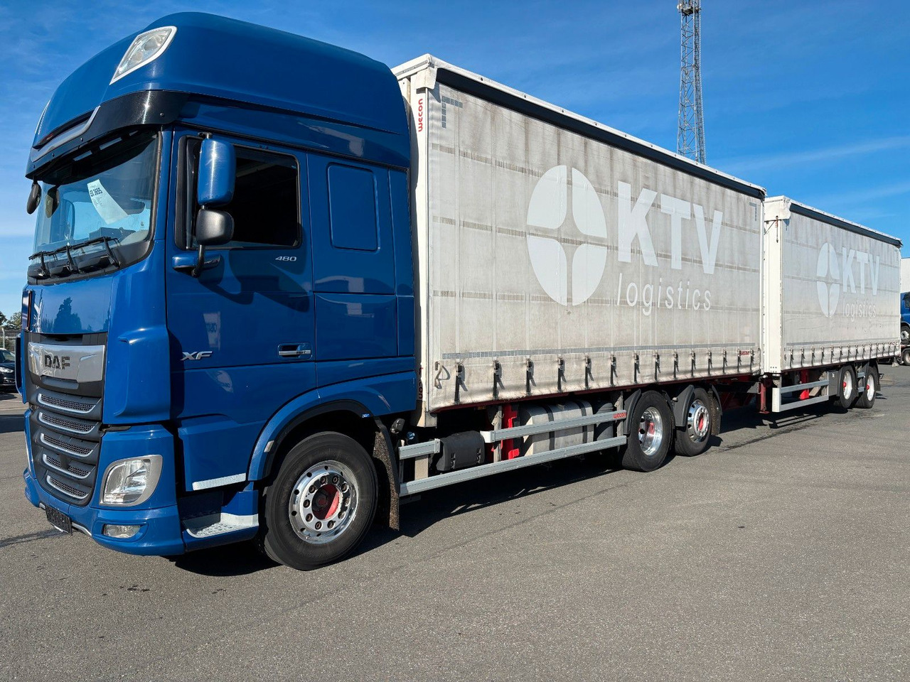 DAF SSC XF 480 Jumbozug + Anh Wecon Staplerhalterung - Curtain side truck: picture 1 DAF SSC XF 480 Jumbozug + Anh Wecon Staplerhalterung - Curtain side truck: picture 1