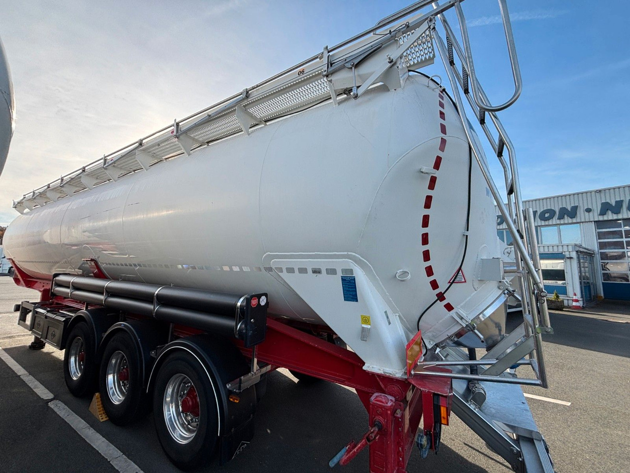 Feldbinder KIP 60.3 E-Hydraulik - Silo semi-trailer: picture 3 Feldbinder KIP 60.3 E-Hydraulik - Silo semi-trailer: picture 3