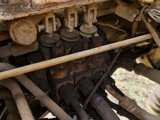 CATERPILLAR 426B, 428, 428B, 432D, 438, 438 Serie II (DISTRIBUIDOR) - Hydraulic valve for Construction machinery: picture 1 CATERPILLAR 426B, 428, 428B, 432D, 438, 438 Serie II (DISTRIBUIDOR) - Hydraulic valve for Construction machinery: picture 1