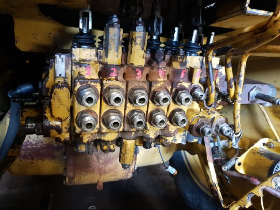 CATERPILLAR 426B, 428, 428B, 432D, 438, 438 Serie II (DISTRIBUIDOR) - Hydraulic valve for Construction machinery: picture 2 CATERPILLAR 426B, 428, 428B, 432D, 438, 438 Serie II (DISTRIBUIDOR) - Hydraulic valve for Construction machinery: picture 2
