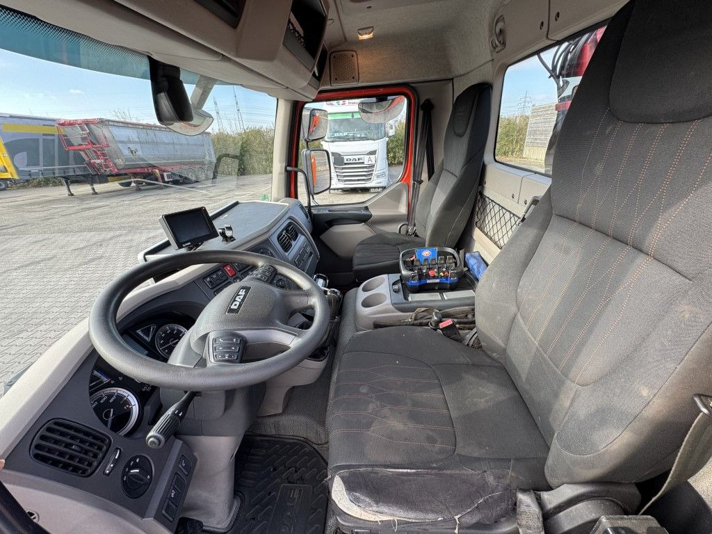 Hook lift truck, Crane truck DAF FA LF 180 8t / Abrollkipper, Ladekran   Containe: picture 11
