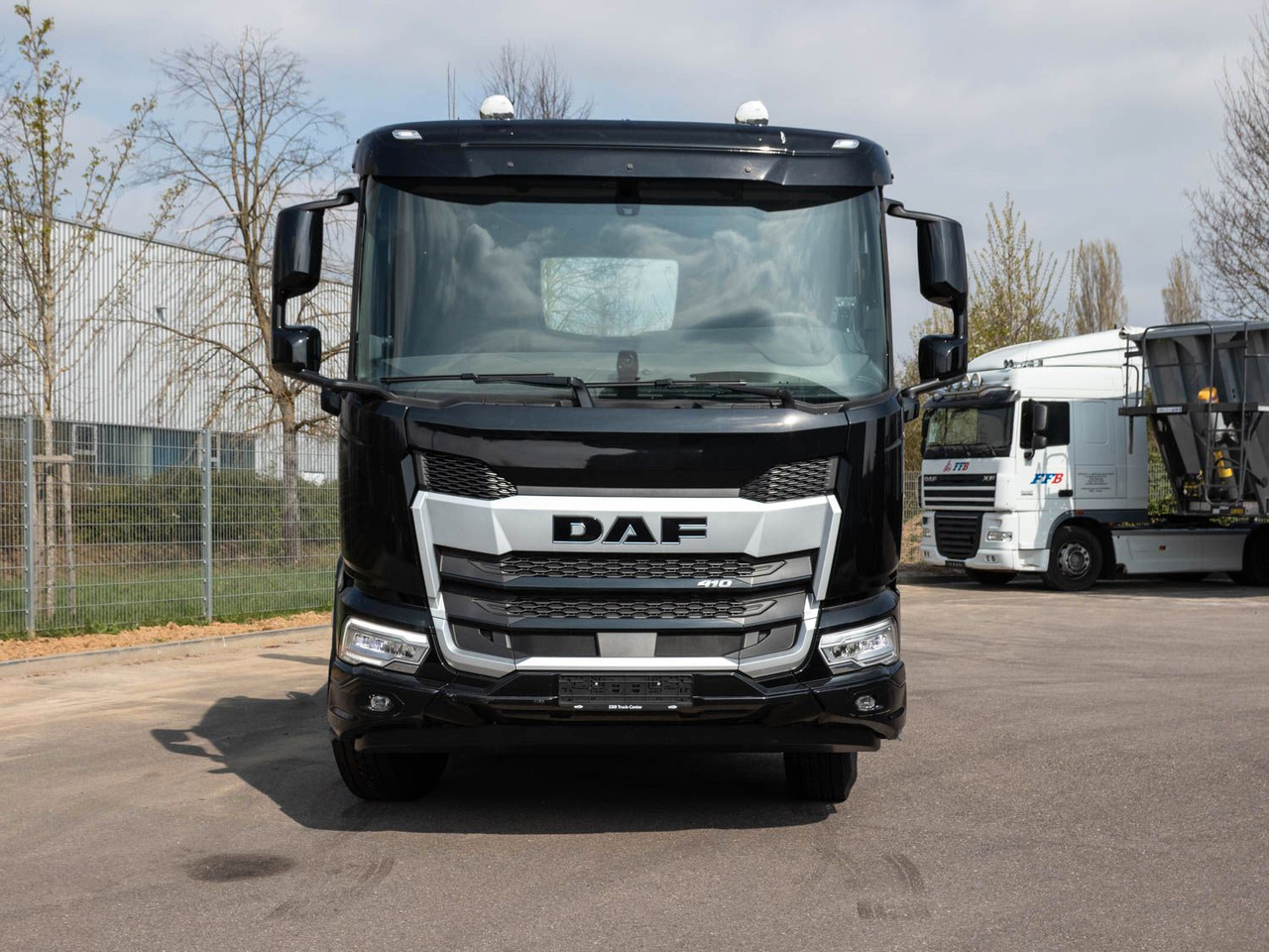 DAF FA XD 410 VDL Absetzkipper DAF FA XD 410 VDL Absetzkipper - Skip loader truck: picture 2 DAF FA XD 410 VDL Absetzkipper DAF FA XD 410 VDL Absetzkipper - Skip loader truck: picture 2