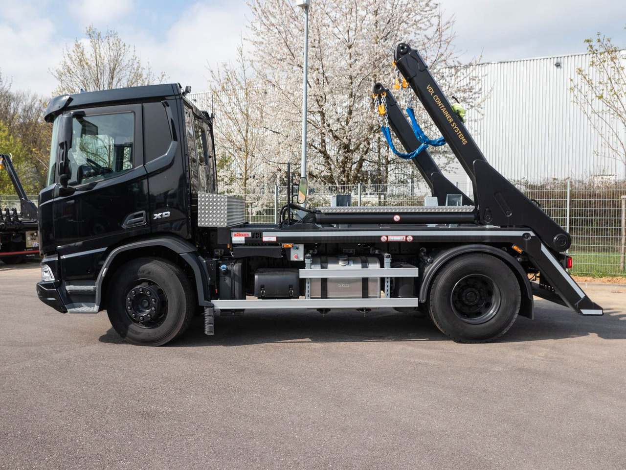 DAF FA XD 410 VDL Absetzkipper DAF FA XD 410 VDL Absetzkipper - Skip loader truck: picture 4 DAF FA XD 410 VDL Absetzkipper DAF FA XD 410 VDL Absetzkipper - Skip loader truck: picture 4