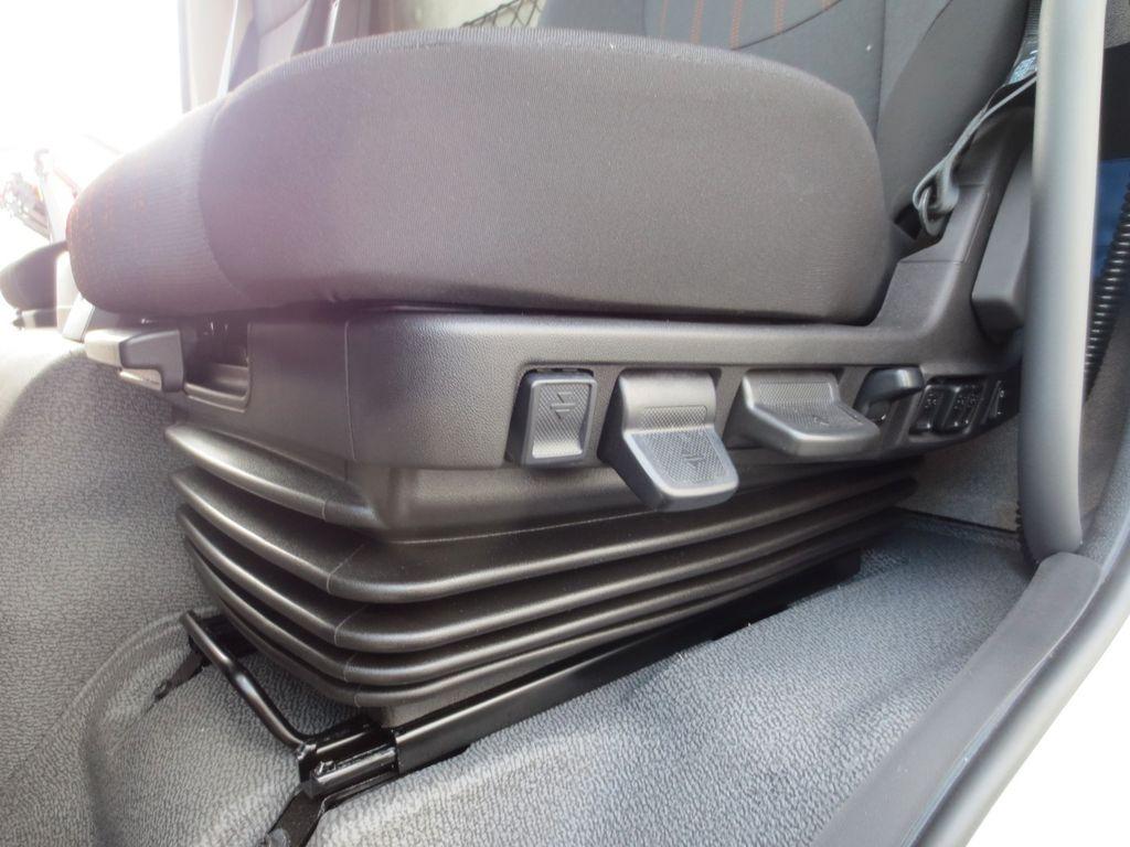 Beverage truck DAF LF 310 18t Zikun Getränkeaufbau DAF LF 310 18t Zikun Getränkeaufbau: picture 11 Beverage truck DAF LF 310 18t Zikun Getränkeaufbau DAF LF 310 18t Zikun Getränkeaufbau: picture 11