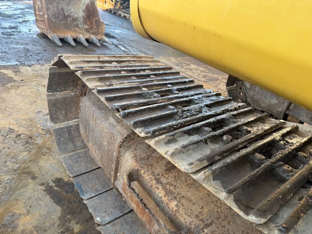 Crawler excavator CAT 320 B L: picture 14