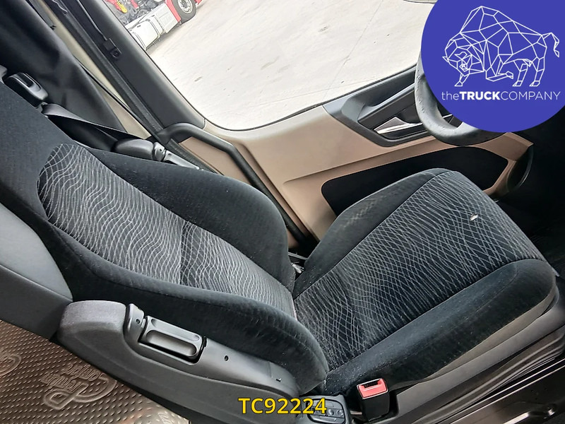 Mercedes-Benz Actros 2548 - Curtain side truck: picture 4 Mercedes-Benz Actros 2548 - Curtain side truck: picture 4