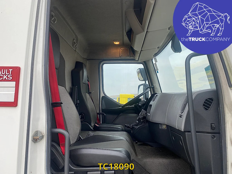 Refrigerated truck Renault D 240: picture 8