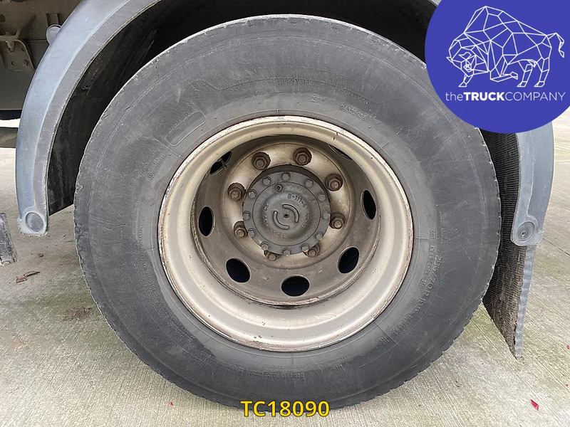 Refrigerated truck Renault D 240: picture 17