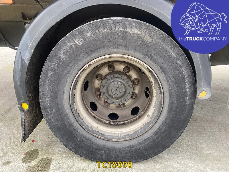 Refrigerated truck Renault D 240: picture 15