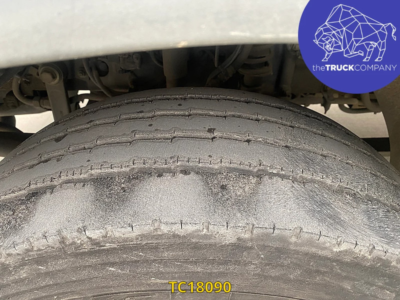 Refrigerated truck Renault D 240: picture 18