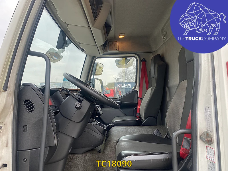 Refrigerated truck Renault D 240: picture 9