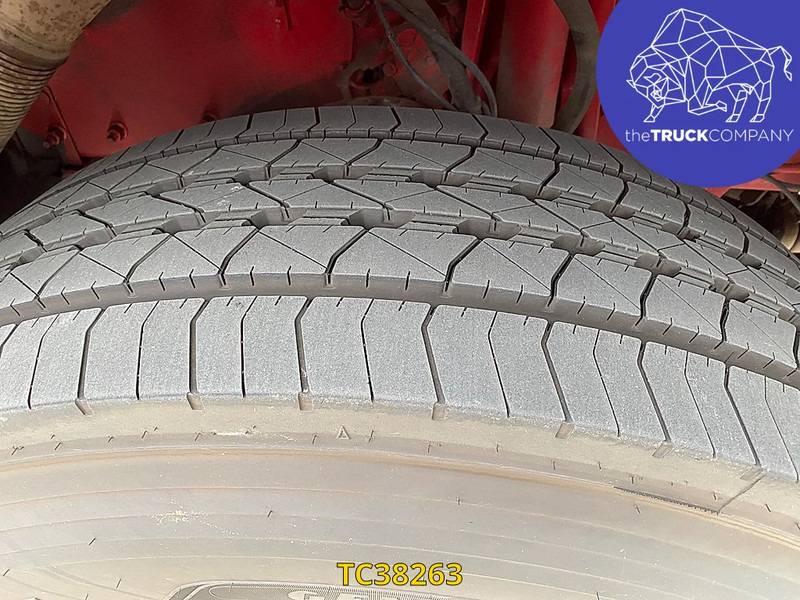 Refrigerated truck Volvo FM 330: picture 13