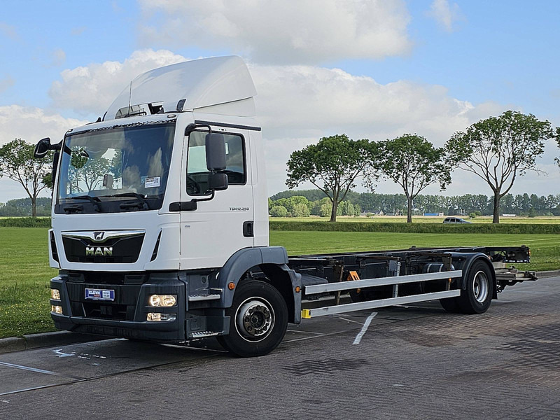 MAN 12.250 TGM LL AIRCO TAILLIFT - Container transporter/ Swap body truck: picture 2 MAN 12.250 TGM LL AIRCO TAILLIFT - Container transporter/ Swap body truck: picture 2