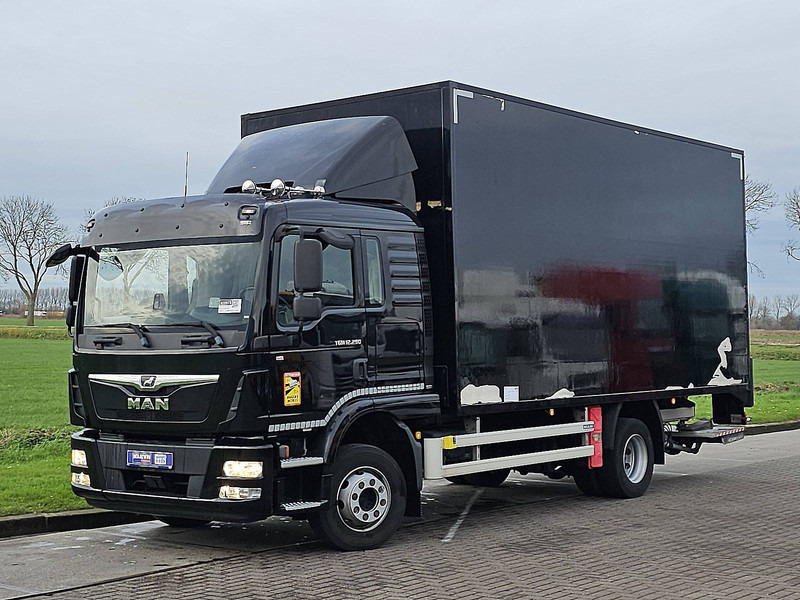 MAN 12.290 TGM 1 BED LIFT 54 TKM - Box truck: picture 2 MAN 12.290 TGM 1 BED LIFT 54 TKM - Box truck: picture 2