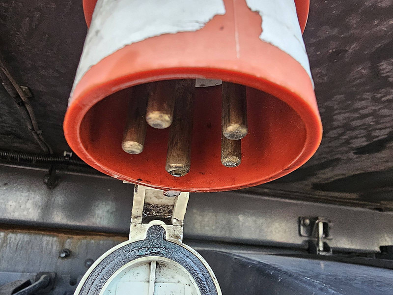 Refrigerated truck Scania P230: picture 17