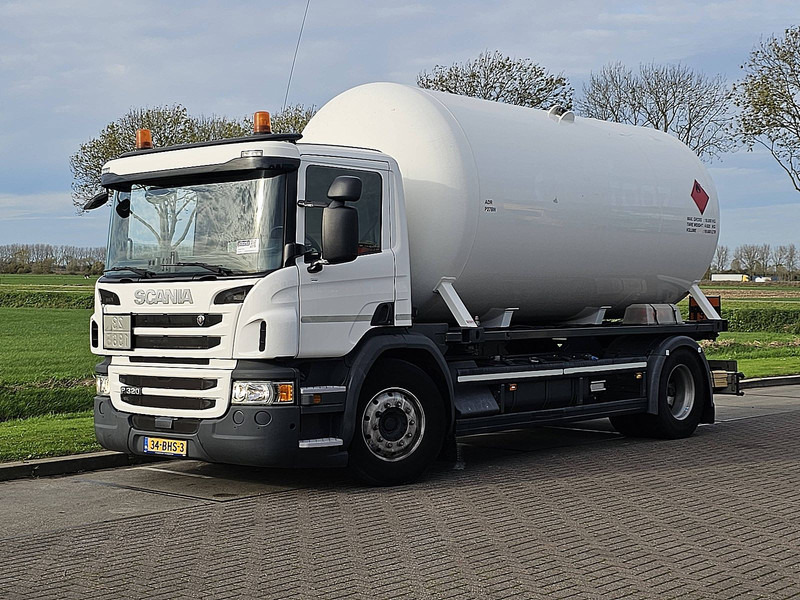Scania P320 - Tanker truck: picture 2 Scania P320 - Tanker truck: picture 2