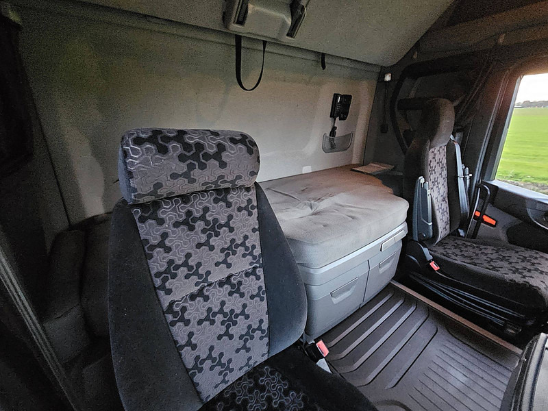 Container transporter/ Swap body truck Scania R450 6X2*4 RETARDER: picture 12 Container transporter/ Swap body truck Scania R450 6X2*4 RETARDER: picture 12