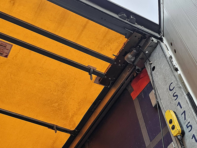 Curtainsider semi-trailer Schmitz Cargobull SCB*S3T 2 TONS BÄR LIFT: picture 9