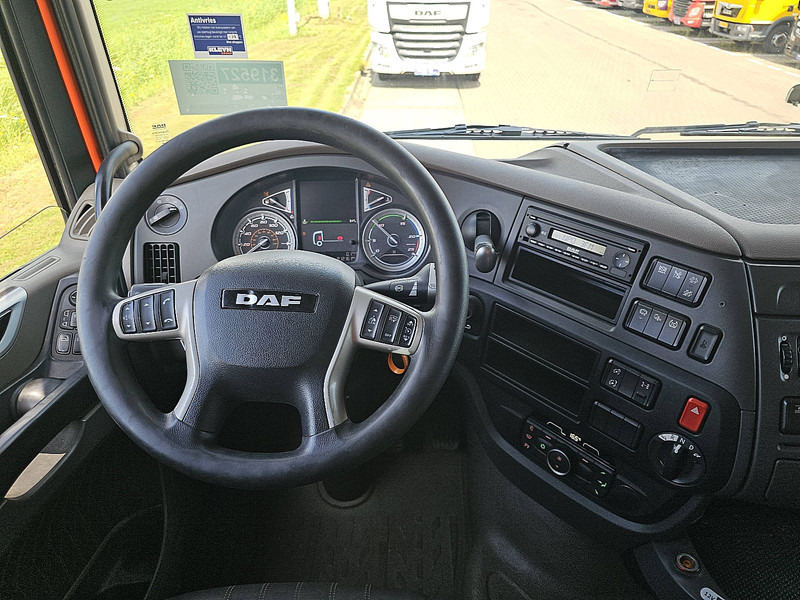 Tractor unit DAF XF 450 SPACECAB: picture 8