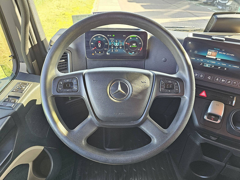 Tractor unit Mercedes-Benz ACTROS 1848 LS STR.SP. RET. 2X TANK: picture 12