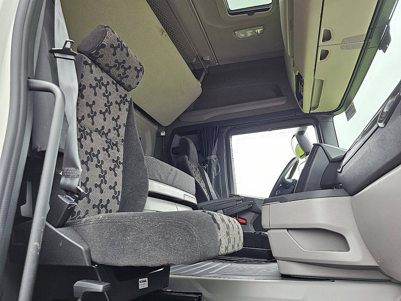 Tractor unit Scania R460: picture 7