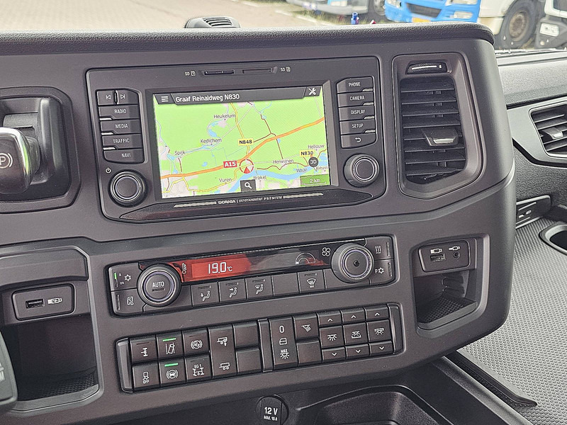 Tractor unit Scania R460: picture 12