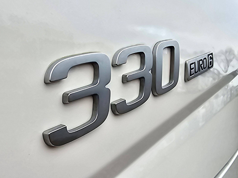 Tractor unit Volvo FM 330 3000 KM LIKE NEW!!: picture 16