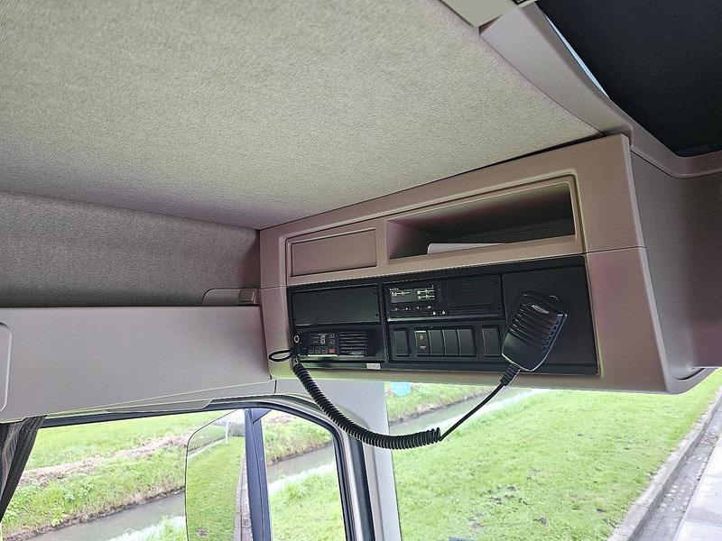 Tractor unit Volvo FM 330 3000 KM LIKE NEW!!: picture 13