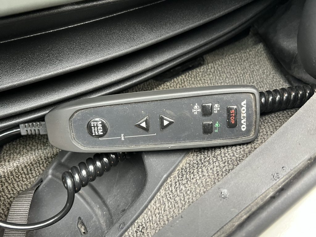 Volvo FL 260 7,2m LBW Klima Tempomat AHK Orig. 125'km - Curtain side truck: picture 5 Volvo FL 260 7,2m LBW Klima Tempomat AHK Orig. 125'km - Curtain side truck: picture 5