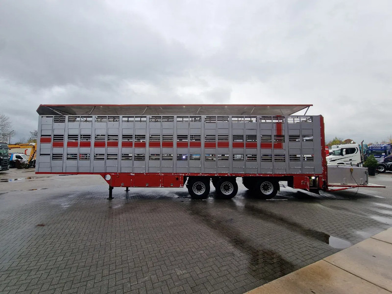 CUPPERS 3 deck livestock trailer - Water & Ventilation - Loadlift - Steering axle - Livestock semi-trailer: picture 5 CUPPERS 3 deck livestock trailer - Water & Ventilation - Loadlift - Steering axle - Livestock semi-trailer: picture 5