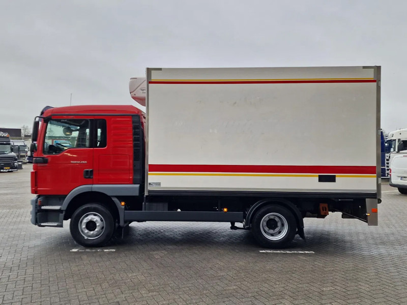 MAN TGM 12.250 Sleepercab 4x2 - Carrier Xarios 600 - Meat Hooks - Vleeshang - Rohrbahnen - Low KM - Refrigerated truck: picture 4 MAN TGM 12.250 Sleepercab 4x2 - Carrier Xarios 600 - Meat Hooks - Vleeshang - Rohrbahnen - Low KM - Refrigerated truck: picture 4