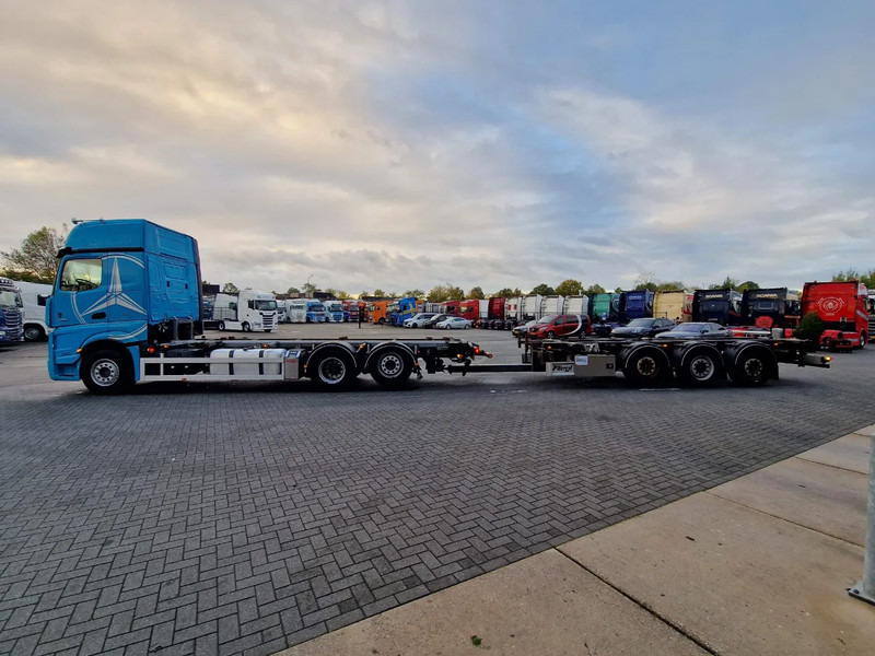 Mercedes-Benz Actros 2553 6x2 - BDF - Retarder - 4.90 WB - Full air + Fliegl trailer 2017 - Container transporter/ Swap body truck: picture 4 Mercedes-Benz Actros 2553 6x2 - BDF - Retarder - 4.90 WB - Full air + Fliegl trailer 2017 - Container transporter/ Swap body truck: picture 4