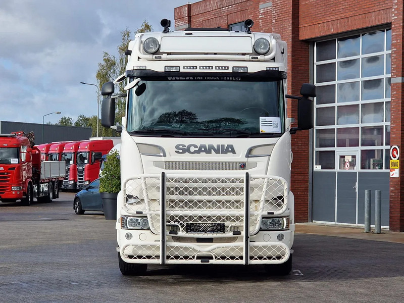 Scania R520 V8 8x2*4 - Milk tank - 19.000L - 4 compartments - Pump and counter - Retarder - Tanker truck: picture 2 Scania R520 V8 8x2*4 - Milk tank - 19.000L - 4 compartments - Pump and counter - Retarder - Tanker truck: picture 2