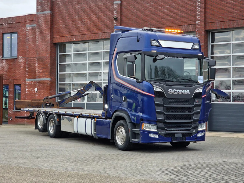 Scania S580 V8 NGS Highline 6x2*4 - Side loader Container - Full air - Steering axle - Retarder - Skip loader truck: picture 2 Scania S580 V8 NGS Highline 6x2*4 - Side loader Container - Full air - Steering axle - Retarder - Skip loader truck: picture 2