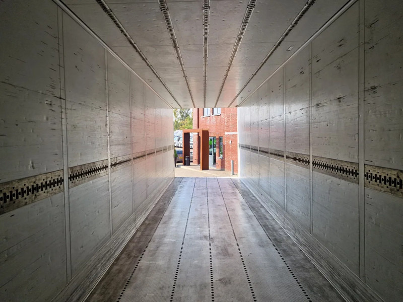 Refrigerated semi-trailer Schmitz Cargobull SCB*S3B Thermoking SLXe 300 Frigo - Dhollandia Loadlift 2.000 KG: picture 17 Refrigerated semi-trailer Schmitz Cargobull SCB*S3B Thermoking SLXe 300 Frigo - Dhollandia Loadlift 2.000 KG: picture 17