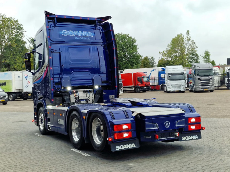 Scania 770S V8 NGS Highline 6x2 - Show truck - Special paint - Custom interior - Retarder - Full air - Night clima - Tractor unit: picture 5 Scania 770S V8 NGS Highline 6x2 - Show truck - Special paint - Custom interior - Retarder - Full air - Night clima - Tractor unit: picture 5