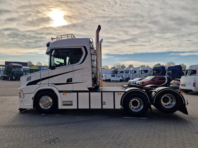 Scania T580 V8 Tuft Torpedo V8 - Custom exterior - Retarder - Full air - Show truck - Stack exhaust - Tractor unit: picture 5 Scania T580 V8 Tuft Torpedo V8 - Custom exterior - Retarder - Full air - Show truck - Stack exhaust - Tractor unit: picture 5