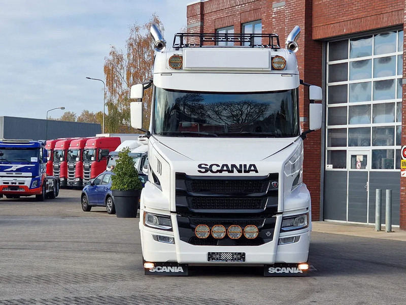 Scania T580 V8 Tuft Torpedo V8 - Custom exterior - Retarder - Full air - Show truck - Stack exhaust - Tractor unit: picture 3 Scania T580 V8 Tuft Torpedo V8 - Custom exterior - Retarder - Full air - Show truck - Stack exhaust - Tractor unit: picture 3
